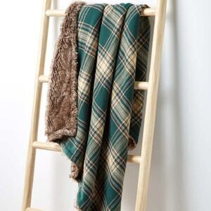 Martha Stewart Collection 50 X 60 Flannel Faux Fur Green Throw
